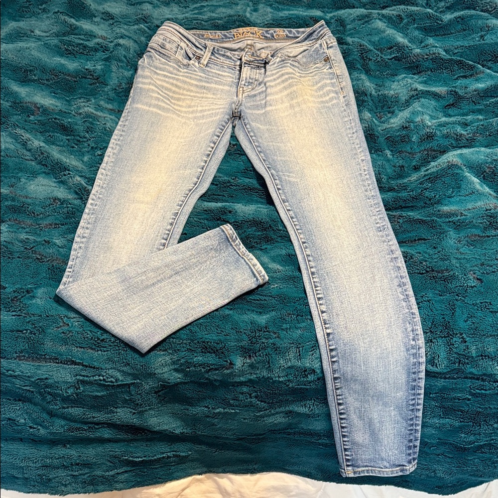 Buckle skinny jeans